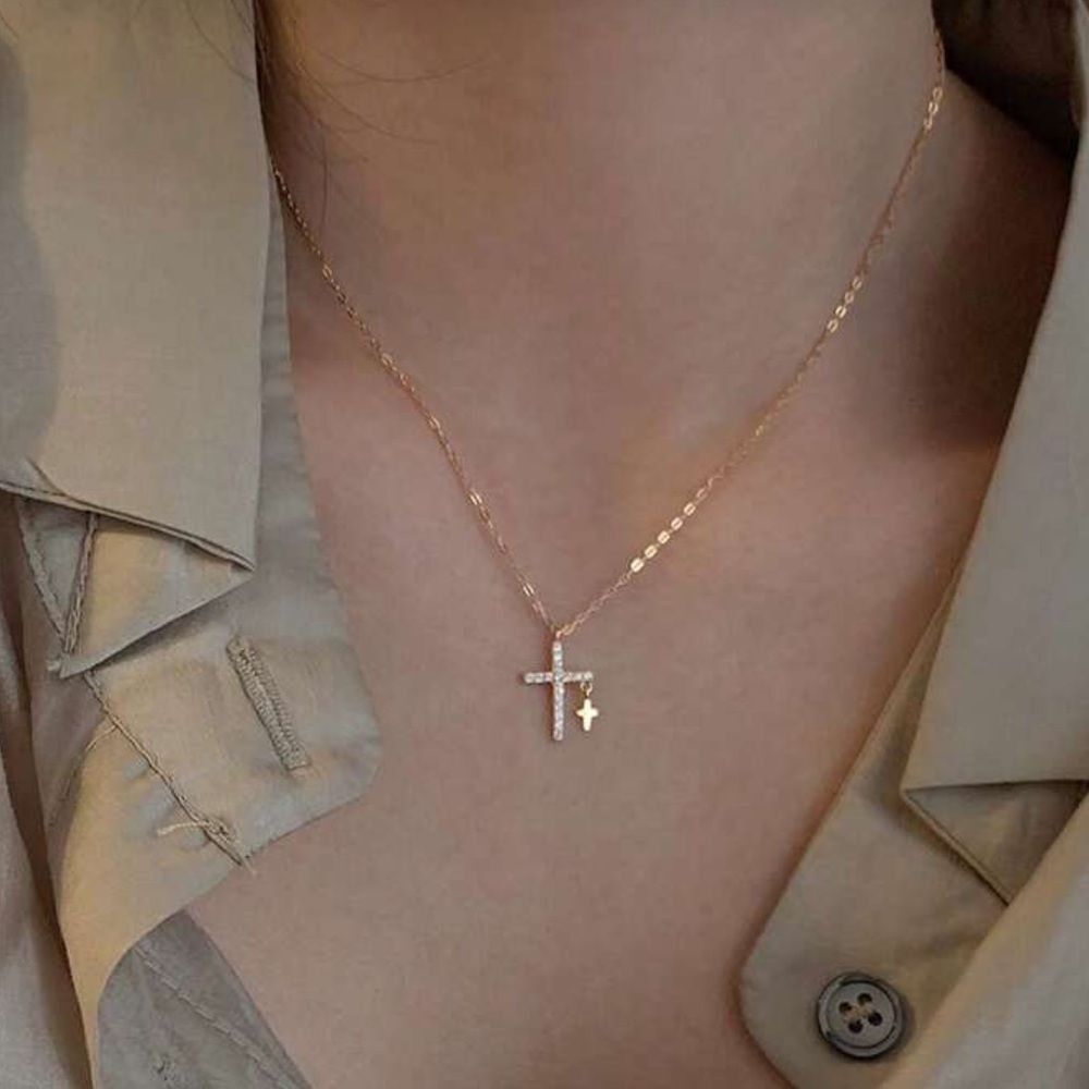 Elegant Gold Cross Pendant Necklace R202